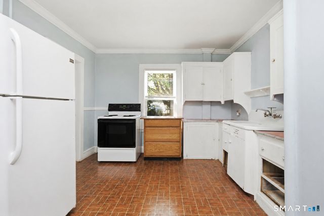 19 Homestead Street, Manchester, CT 06042