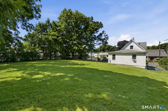 19 Homestead Street, Manchester, CT 06042