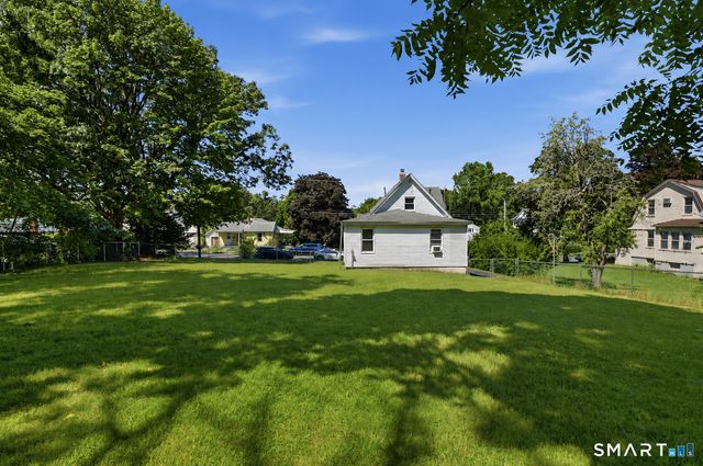 19 Homestead Street, Manchester, CT 06042
