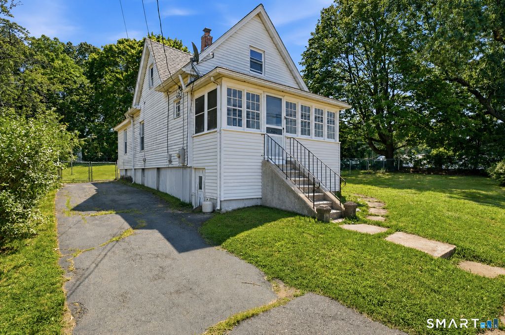 19 Homestead Street, Manchester, CT 06042