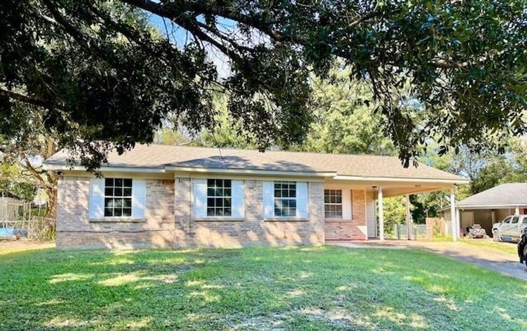 6880 Williamsburg Court, Irvington, AL 36544