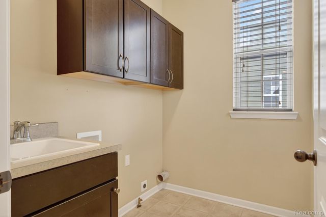 4241 Tonawanda Avenue, Royal Oak Charter Township, MI 48073