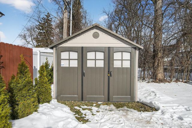 4241 Tonawanda Avenue, Royal Oak Charter Township, MI 48073