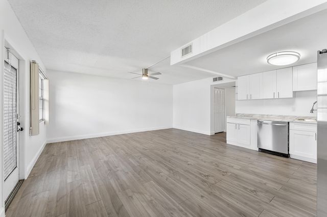 1052 Hythe C, Boca Raton, FL 33434
