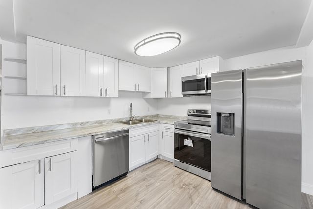 1052 Hythe C, Boca Raton, FL 33434