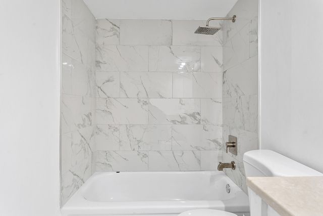 1052 Hythe C, Boca Raton, FL 33434