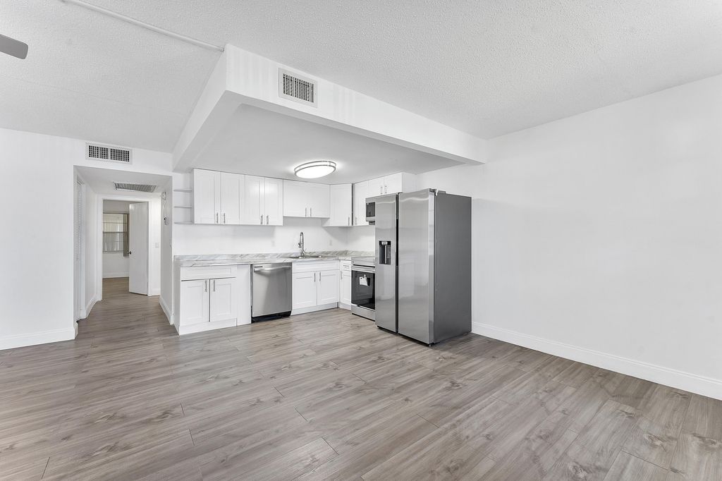1052 Hythe C, Boca Raton, FL 33434
