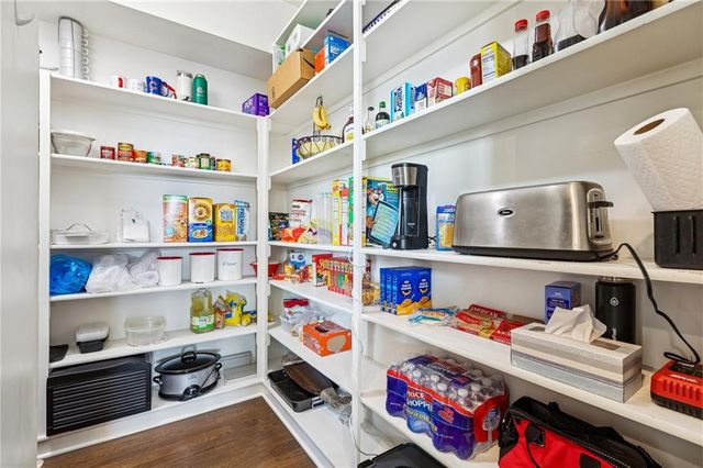 17205 Thomas Lane Road, Smithville, MO 64089