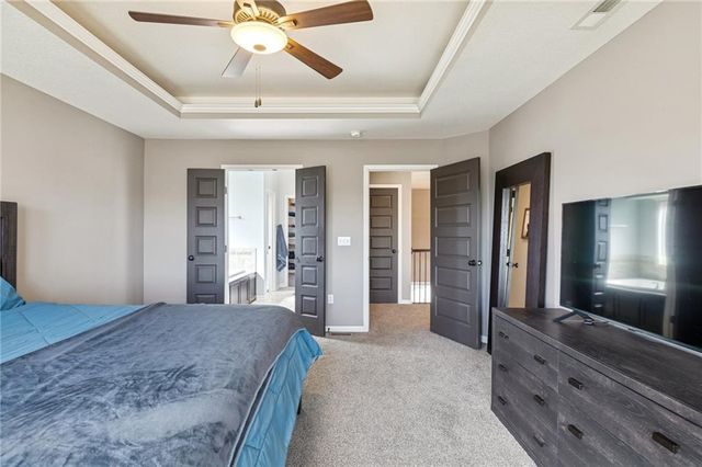 17205 Thomas Lane Road, Smithville, MO 64089