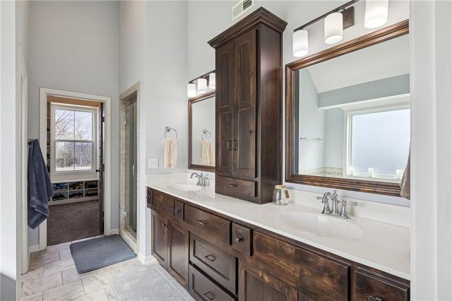 17205 Thomas Lane Road, Smithville, MO 64089