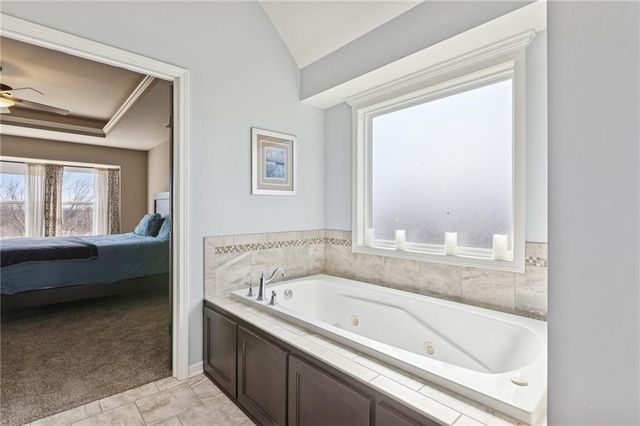 17205 Thomas Lane Road, Smithville, MO 64089