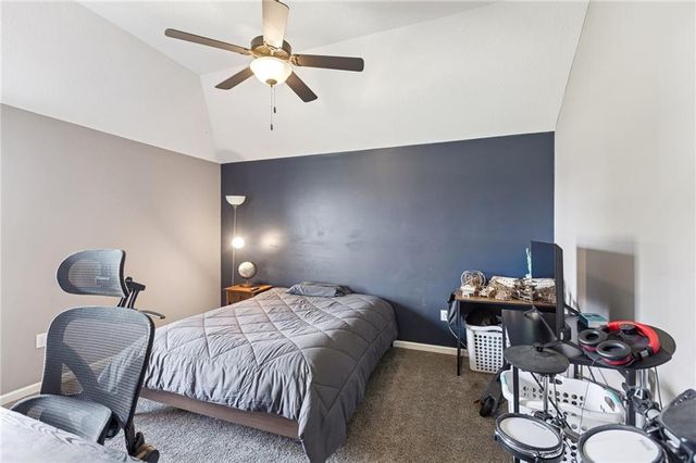 17205 Thomas Lane Road, Smithville, MO 64089