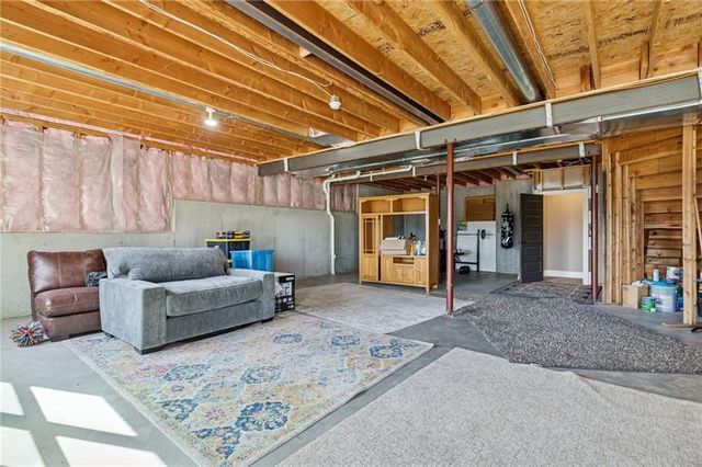 17205 Thomas Lane Road, Smithville, MO 64089