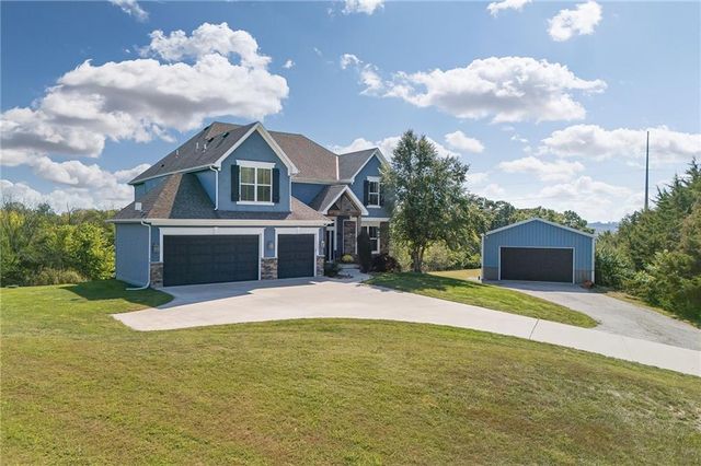 17205 Thomas Lane Road, Smithville, MO 64089