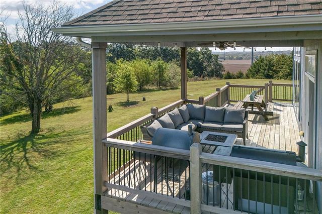 17205 Thomas Lane Road, Smithville, MO 64089