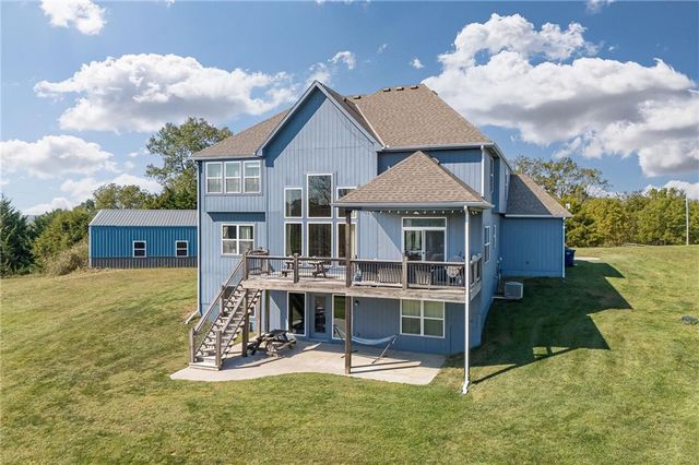 17205 Thomas Lane Road, Smithville, MO 64089