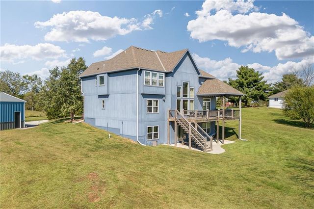 17205 Thomas Lane Road, Smithville, MO 64089