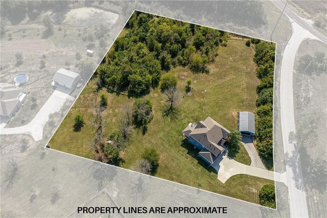 17205 Thomas Lane Road, Smithville, MO 64089