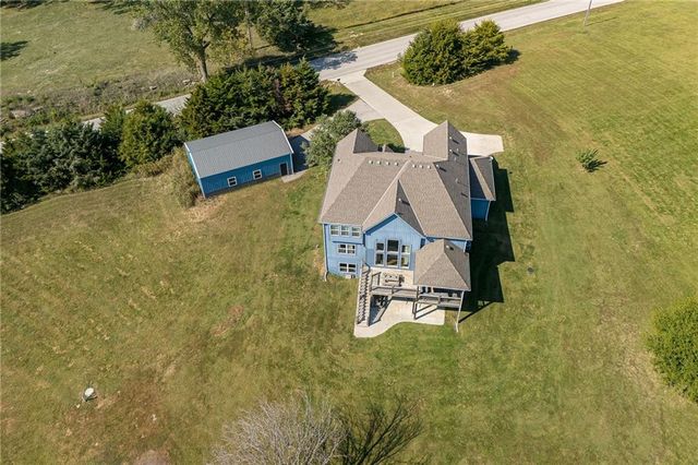 17205 Thomas Lane Road, Smithville, MO 64089