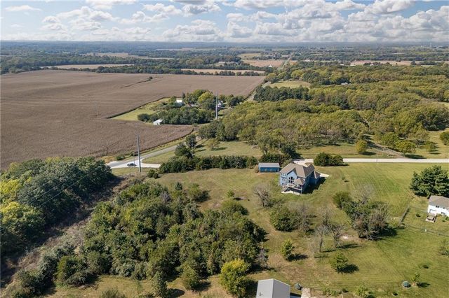 17205 Thomas Lane Road, Smithville, MO 64089