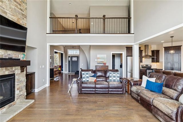 17205 Thomas Lane Road, Smithville, MO 64089