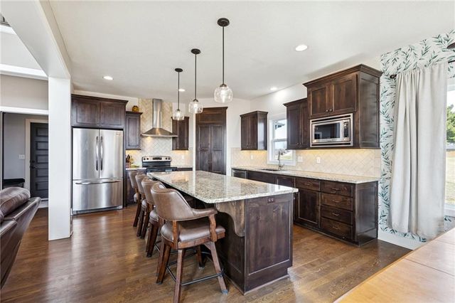 17205 Thomas Lane Road, Smithville, MO 64089