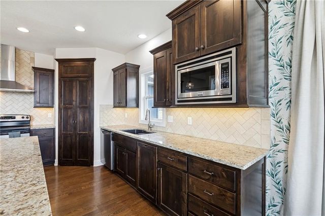 17205 Thomas Lane Road, Smithville, MO 64089