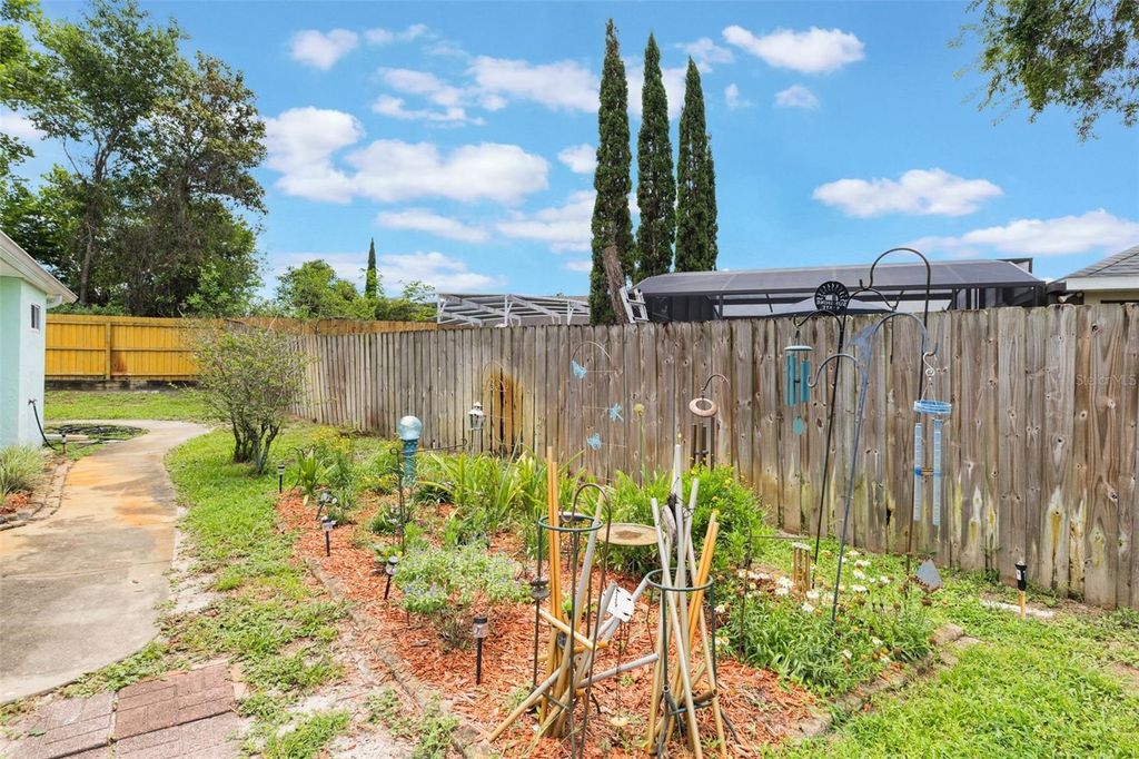 Image 2 of property listing at 109 HUNTER POINT COURT, Debary, FL 32713