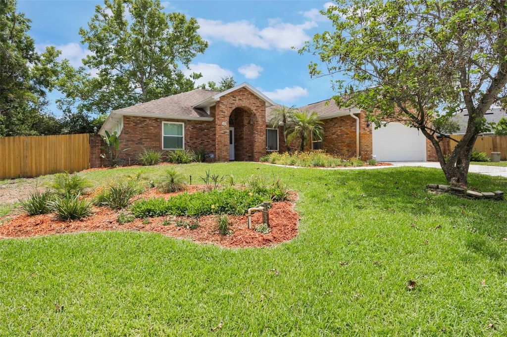 Image 5 of property listing at 109 HUNTER POINT COURT, Debary, FL 32713