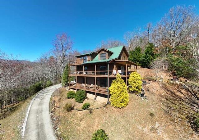 230 Smokin Ridge, Hayesville, NC 28904