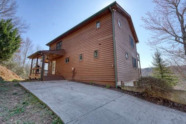 230 Smokin Ridge, Hayesville, NC 28904