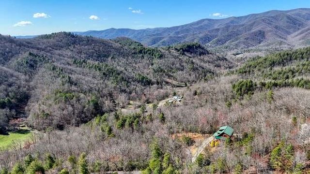 230 Smokin Ridge, Hayesville, NC 28904