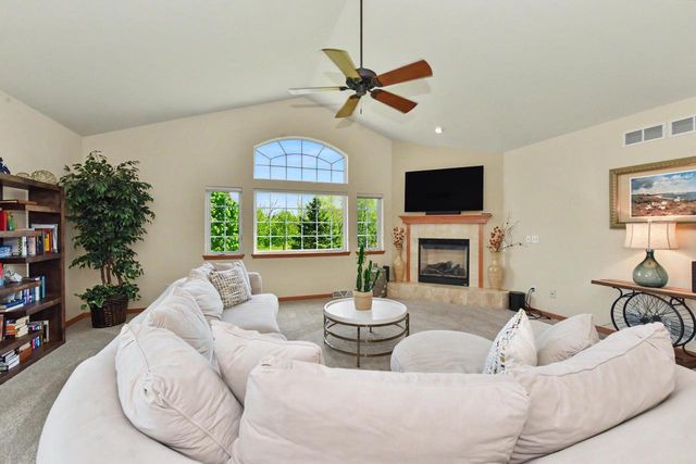 2307 Silver Fox COURT, Waukesha, WI 53188