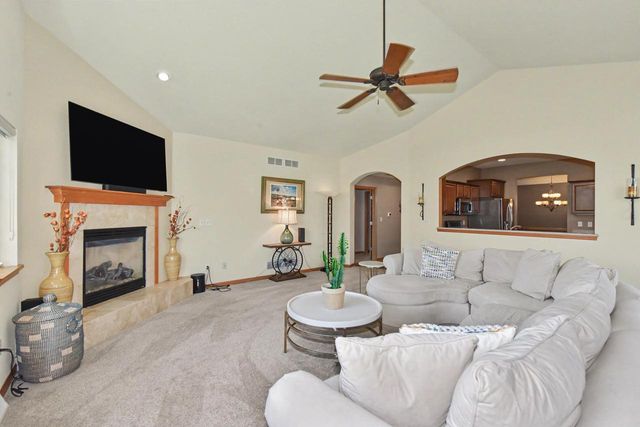 2307 Silver Fox COURT, Waukesha, WI 53188