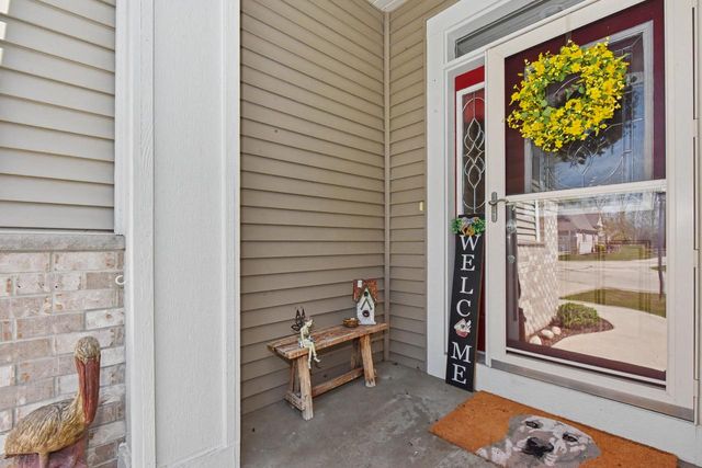 2307 Silver Fox COURT, Waukesha, WI 53188