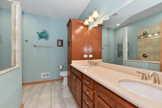2307 Silver Fox COURT, Waukesha, WI 53188