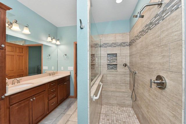 2307 Silver Fox COURT, Waukesha, WI 53188