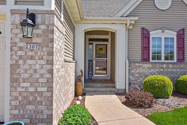 2307 Silver Fox COURT, Waukesha, WI 53188