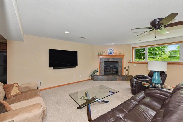 2307 Silver Fox COURT, Waukesha, WI 53188