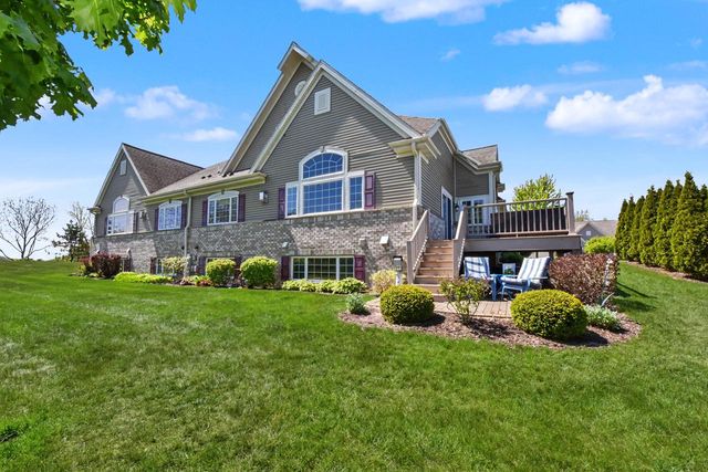 2307 Silver Fox COURT, Waukesha, WI 53188