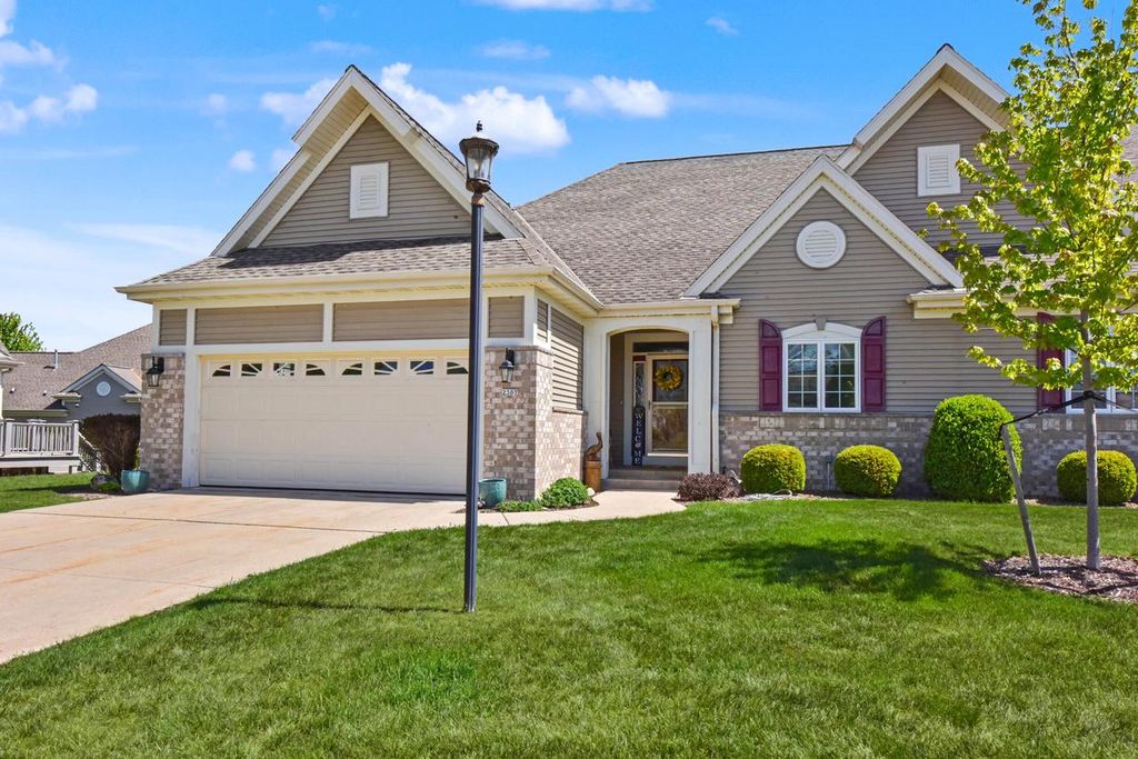 2307 Silver Fox COURT, Waukesha, WI 53188