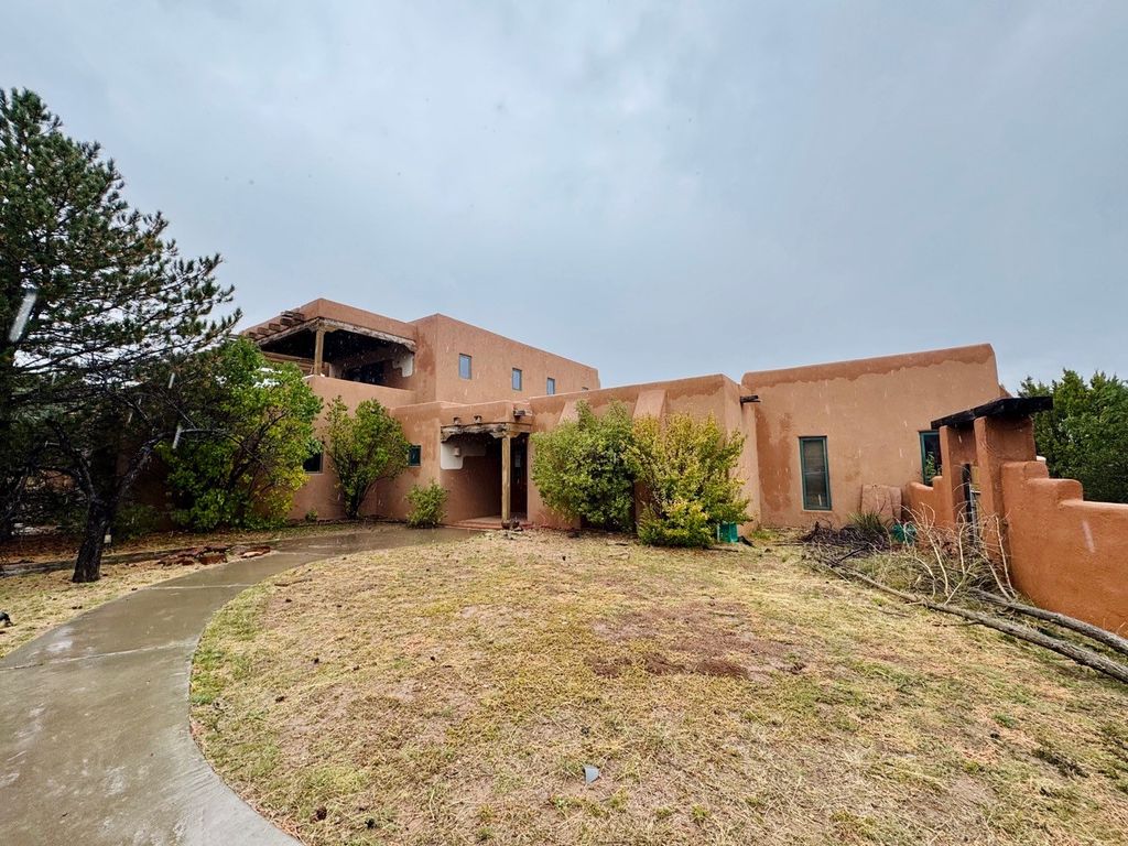 2708 Ventoso, Santa Fe, NM 87505