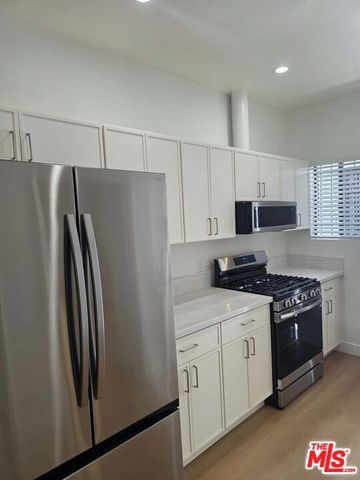 1443 N Mariposa, Los Angeles, CA 90027