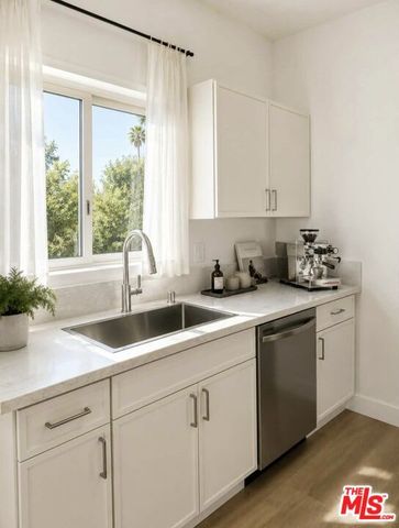 1443 N Mariposa, Los Angeles, CA 90027