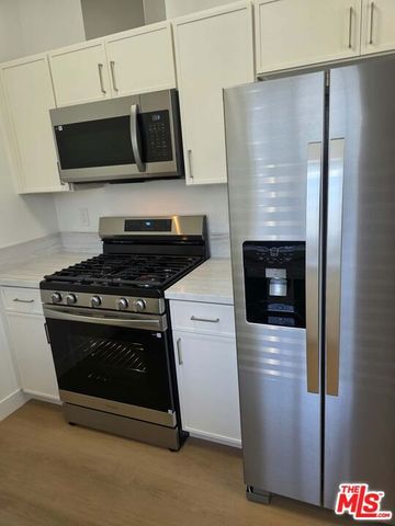 1443 N Mariposa, Los Angeles, CA 90027