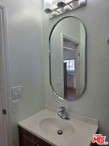 1443 N Mariposa, Los Angeles, CA 90027