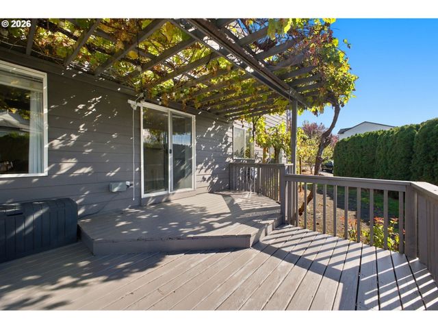 3716 Se SUNRISE Dr, Camas, WA 98607