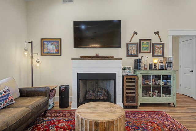 1413 Johnson St, Burns, TN 37029
