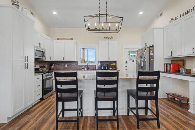 1413 Johnson St, Burns, TN 37029