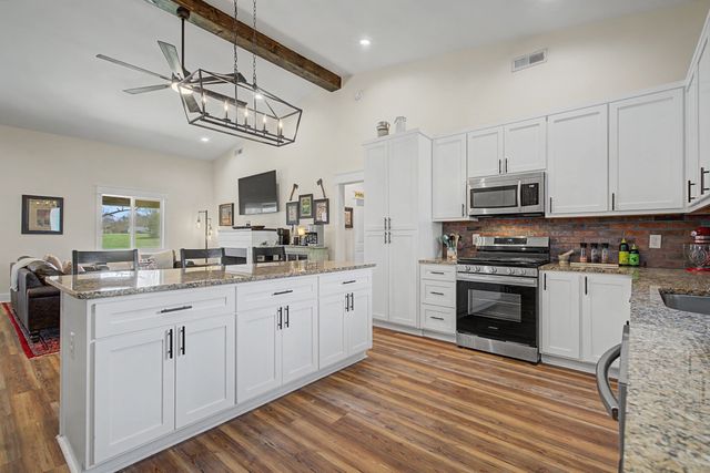 1413 Johnson St, Burns, TN 37029